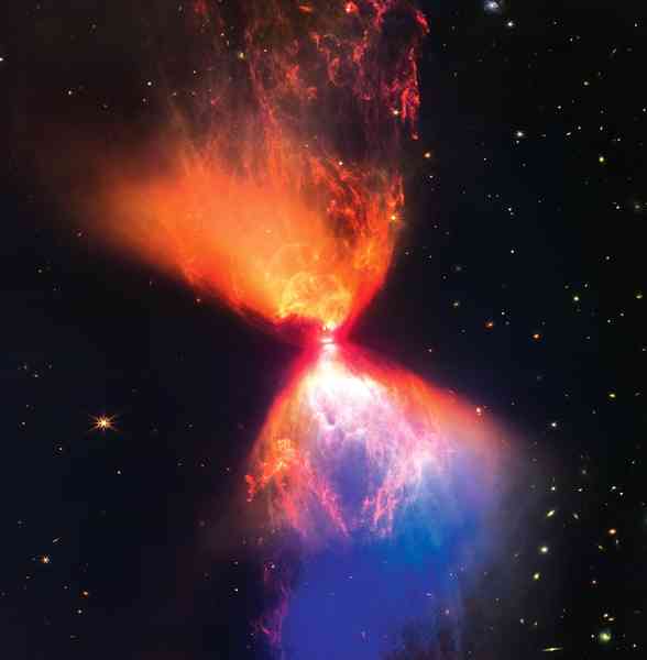 韋伯望遠鏡拍到恆星形成影像  猶如太空沙漏