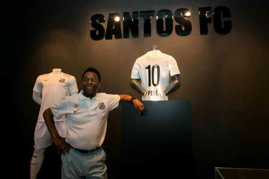 紀念比利 山度士或永久封存10號球衣