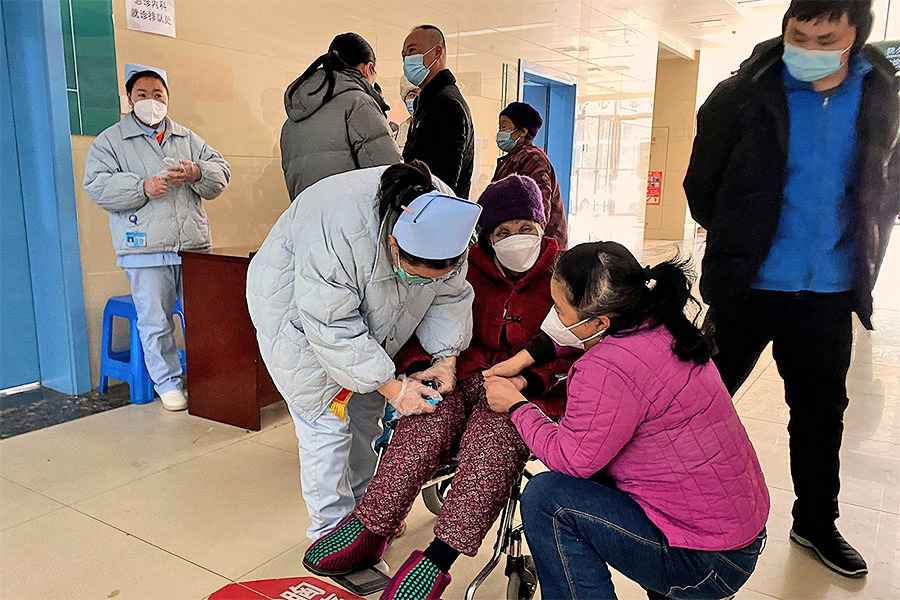 缺醫少藥 村醫被推上了中國疫情治療的前線