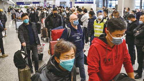 中國出入境解封首日  機場大排長龍
