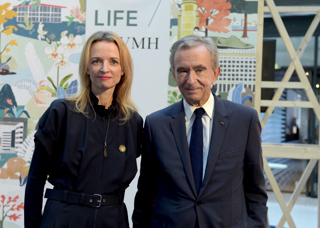 LVMH集團主席Bernard Arnault任命其千金Delphine出任公司旗下第二大品牌Dior行政總裁兼主席。（ERIC PIERMONT / AFP）