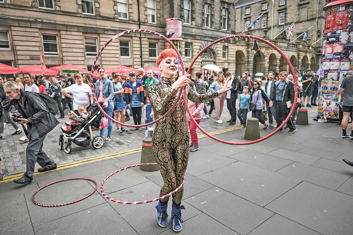 2019年月，在蘇格蘭愛丁堡舉行了第72屆愛丁堡藝術節，一位藝人在街頭表演。（GettyImages）