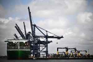【英國經濟】11月商品出口按月下跌3.9% 貿易逆差156億英鎊（附走勢圖）