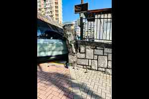 牛頭角私家車猛撞石柱 幸未釀成傷亡 警查原因