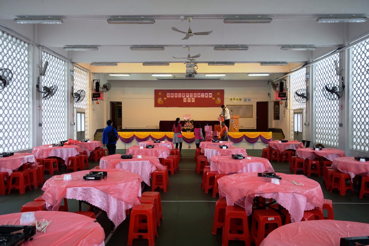 金錢村何東學校在金錢村同慶堂大王福德寶誕的日子，會轉作相關宴會的地點，學生在當天亦是假期放假一天，是香港少數與辦學團體校舍與傳統風俗活動結合的例子。（鄺嘉仕提供）