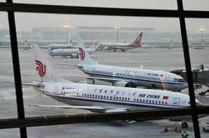 中國三大航空去年均虧超300億