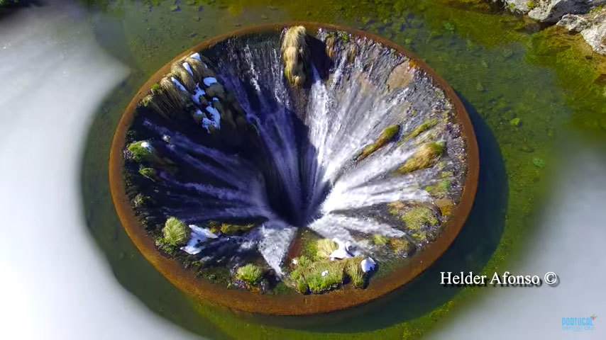 無人機航拍 發現葡萄牙湖中神秘「黑洞」