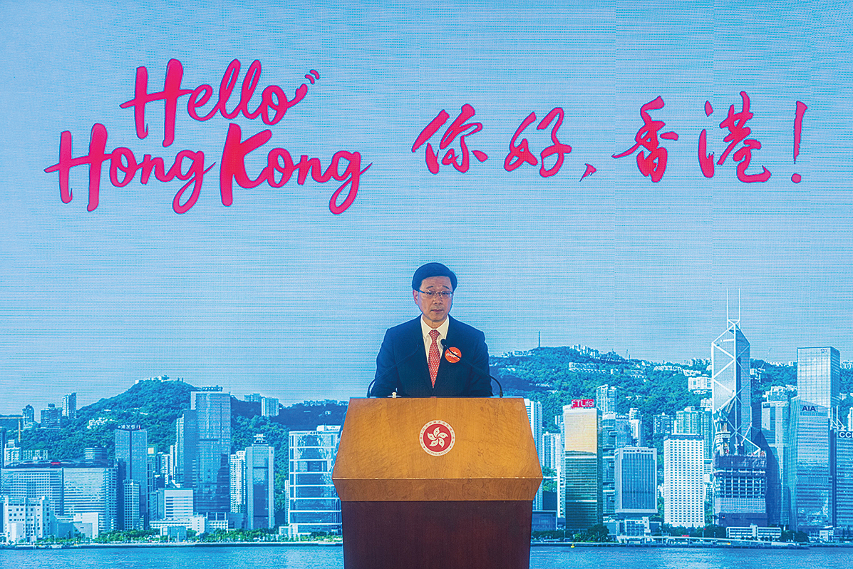 政府啟動「你好，香港！」宣傳活動，將向旅客派發50萬張機票。（劉駿軒／大紀元）