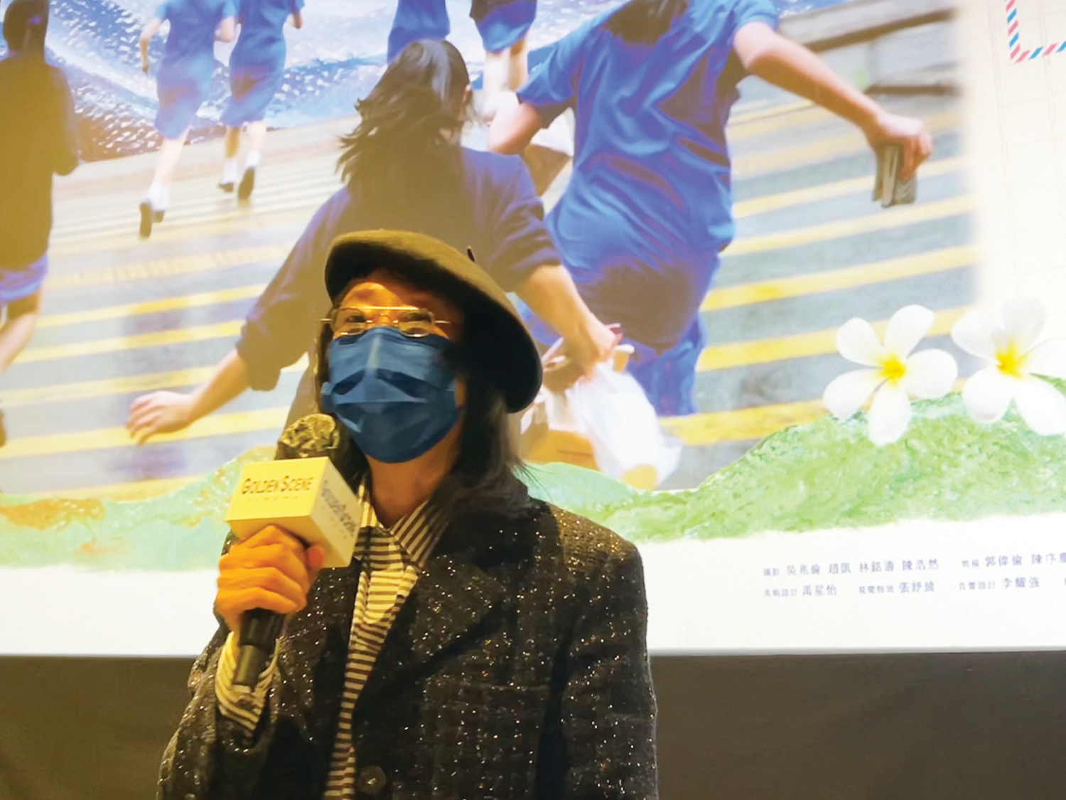 紀錄片《給十九歲的我》導演張婉婷昨日到電影院出席謝票活動時宣布，紀錄片今日起暫停公映。（尤清一／大紀元）