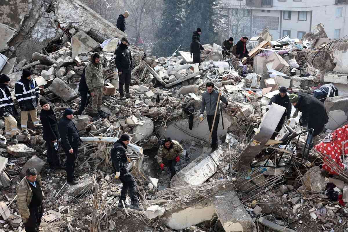 強震後遇低溫土敘餘震不斷逾五千死救援艱難｜大紀元時報香港｜獨立敢言的良心媒體