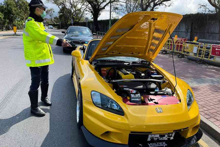 警反非法賽車 拖16部非法改裝車 拘一男子
