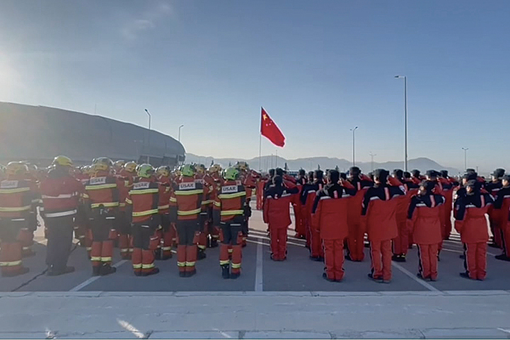 土耳其大地震 中港救援隊災區升旗被批做騷 學者：為救援工作蒙上陰影