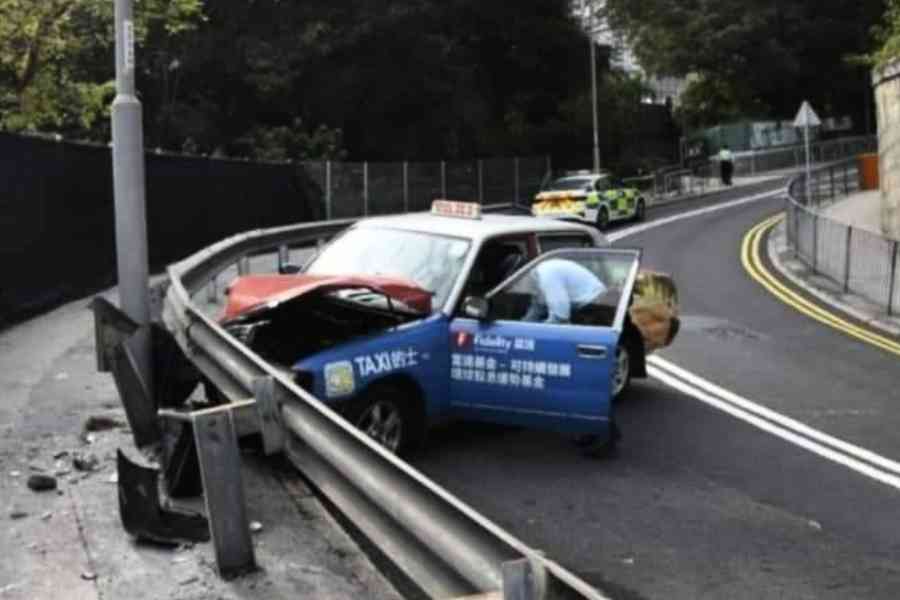 的士落山失控自炒撞欄　司機乘客同受傷送院