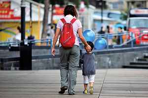 香港出生率創30年新低 時評員：移民潮再加出生率低 市民覺得香港無前途