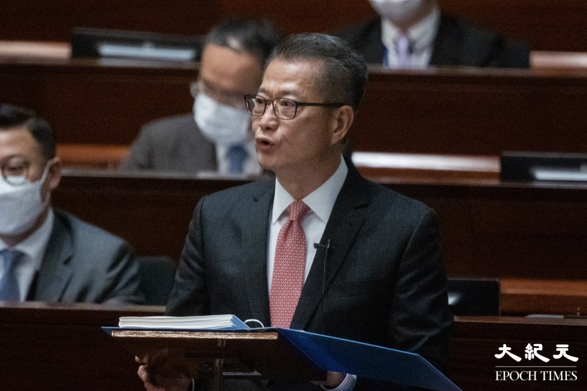 今（22日）財政司司長陳茂波公布新一輪預算案。（劉駿軒／大紀元）