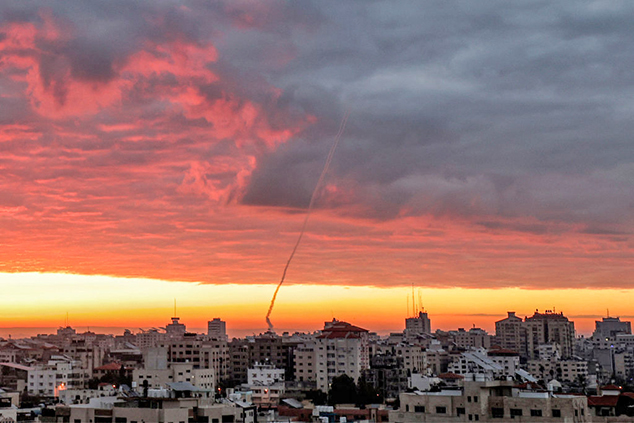 巴勒斯坦武裝組織發射火箭彈 以色列還擊