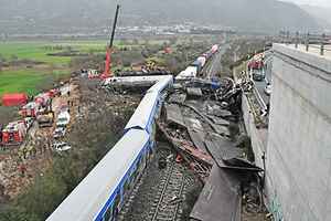 希臘兩列火車對撞  至少36死85傷