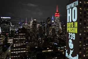 美國港人聲援女性政治犯 何桂藍毛孟靜等肖像點亮曼哈頓夜空（多圖）