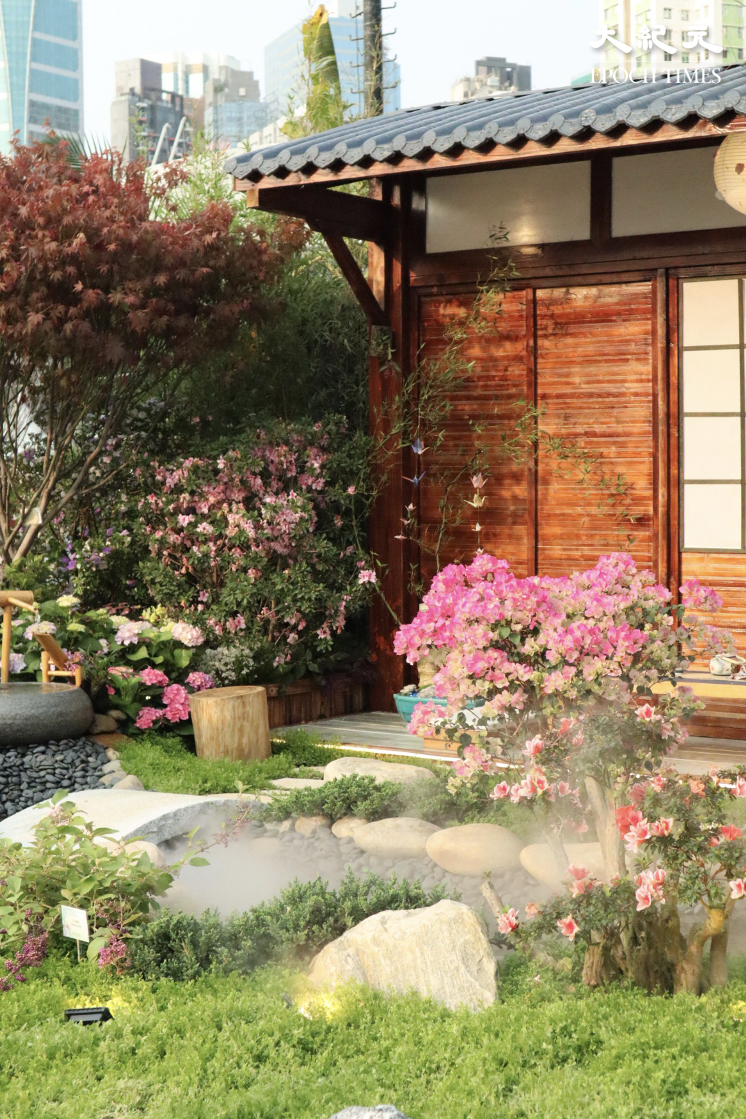 在十八區園圃內荃灣區的日式禪園，模仿和式庭院營造出禪意氣氛。（樂樂／大紀元）