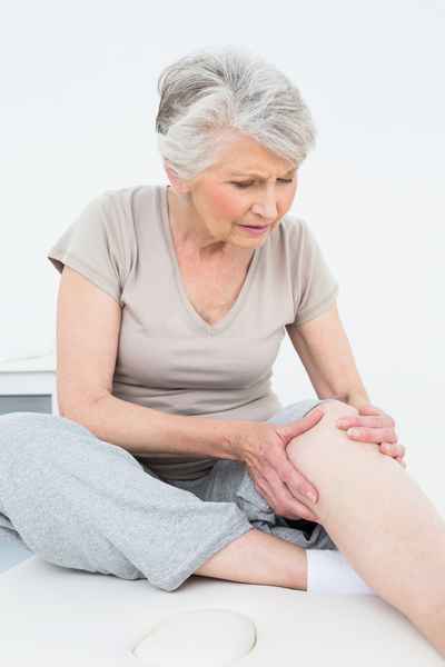 婦人膝關節受損寸步難行 採用增生療法恢復步態