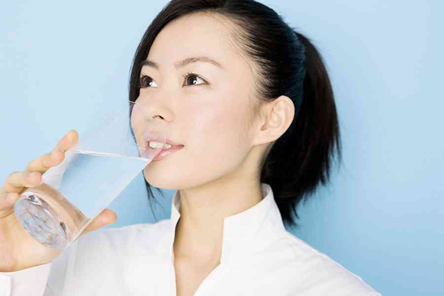 早晨喝水真的好?喝錯時間傷脾胃