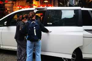 警方跨部門多區打擊非法勞工行動 共拘14男16女