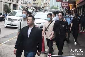 大批可疑人集結九龍城 警封街帶走15人