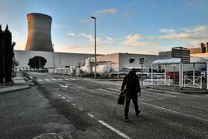 挺過不信任投票 馬克龍六座新核電廠計劃再獲通過