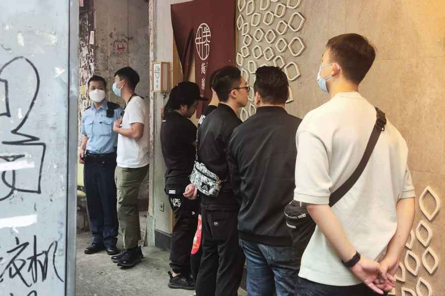 大批可疑人集結九龍城 警拘14人非法集結 2人涉藏有攻擊性武器