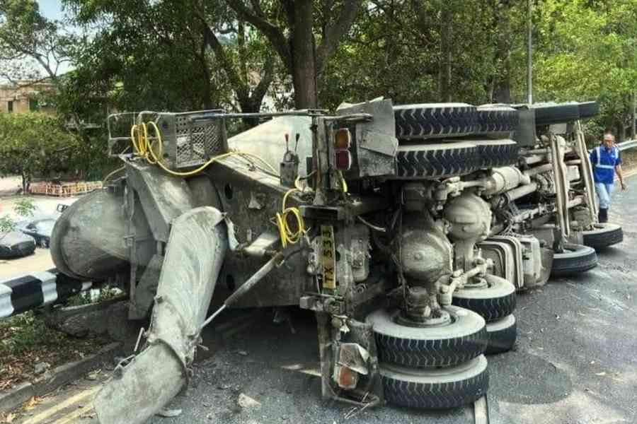 田螺車大埔仔迴旋處失事翻側 司機輕微擦傷