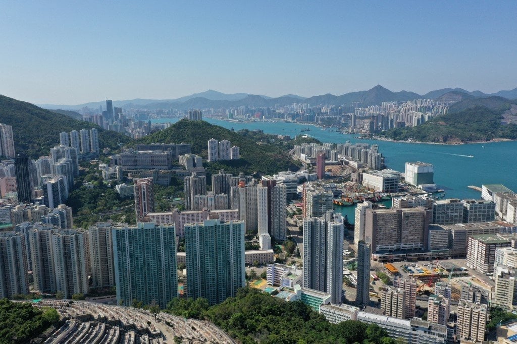 根據香港銀行公會網頁24日顯示，與樓按相關的一個月HIBOR連跌3日，跌6.29點子至3.29071%。資料圖片。（PETER PARKS / AFP）