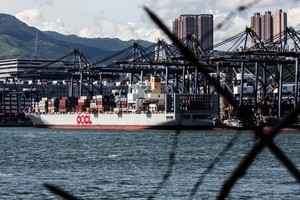 【香港經濟】首兩月出口下降25% 有形貿易逆差710億