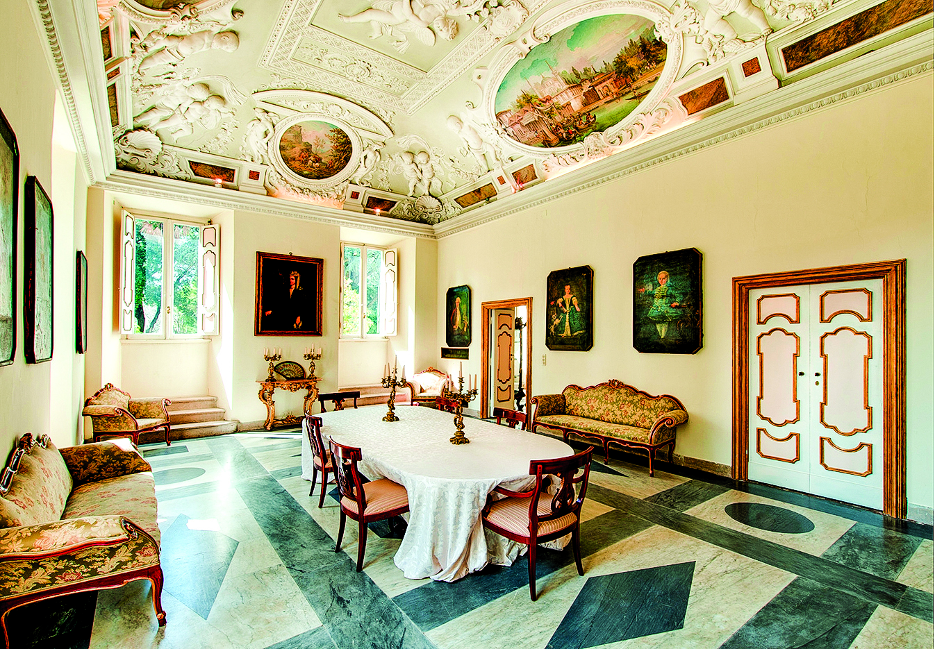 ▲ 奧羅拉別墅（The Villa Aurora）一間屋內的天花板上裝飾著精緻的壁畫和浮雕。（HSH Princess Rita Boncompagni Ludovisi提供）