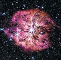 韋伯望遠鏡拍到 瀕死恆星演化成超新星瞬間