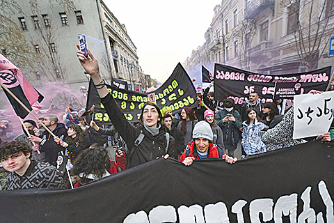控政府民主倒退  格魯吉亞群眾街頭抗議