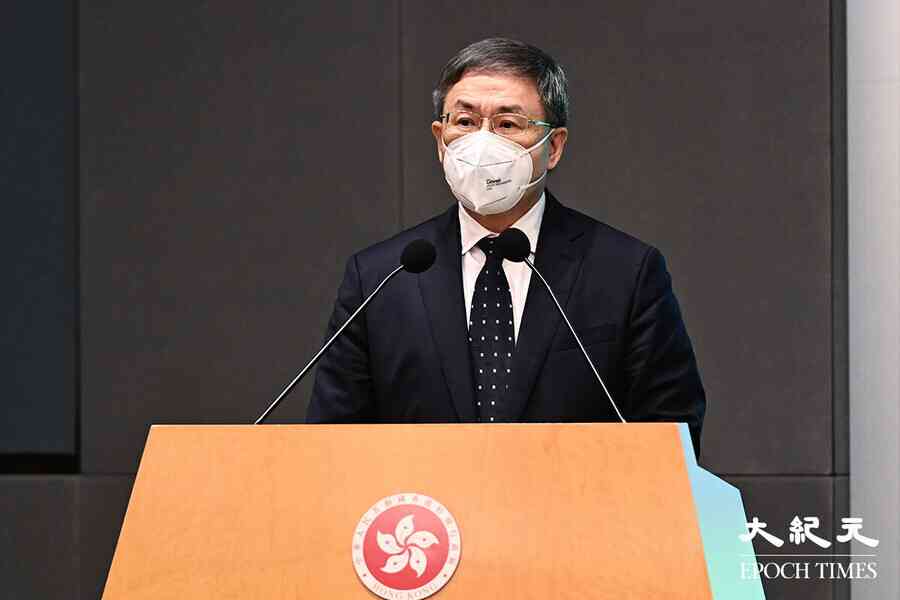 卓永興踢足球拉斷右腳跟腱 做完手術右腳打石膏