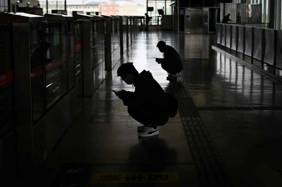 陸媒調查：七成中國青年稱虛擬社交讓人更孤獨