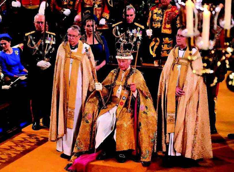 查理斯三世加冕成為英國國王