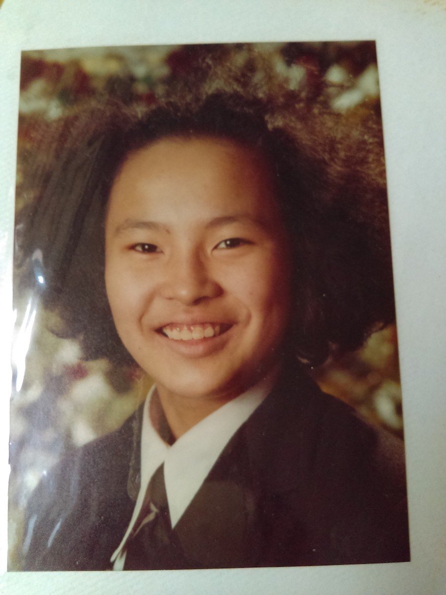 莊慧敏10歲時到阿根廷，頭髮自然捲的樣子，像似「爆炸頭」。（受訪者提供）