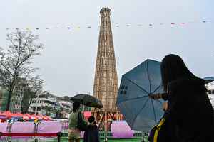 包山試爬因天雨取消 憂國安法長洲飄色減政治元素