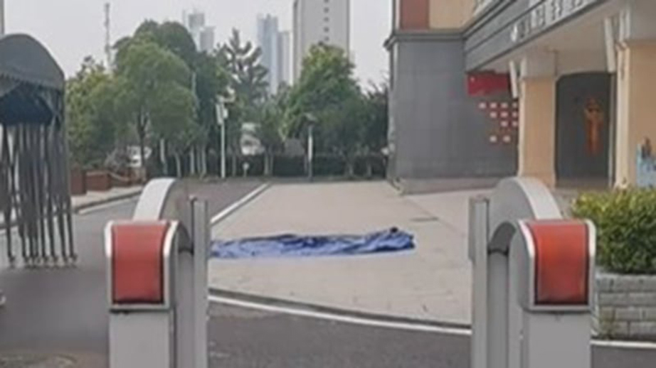 武漢一年級小學生課間被老師開車撞死