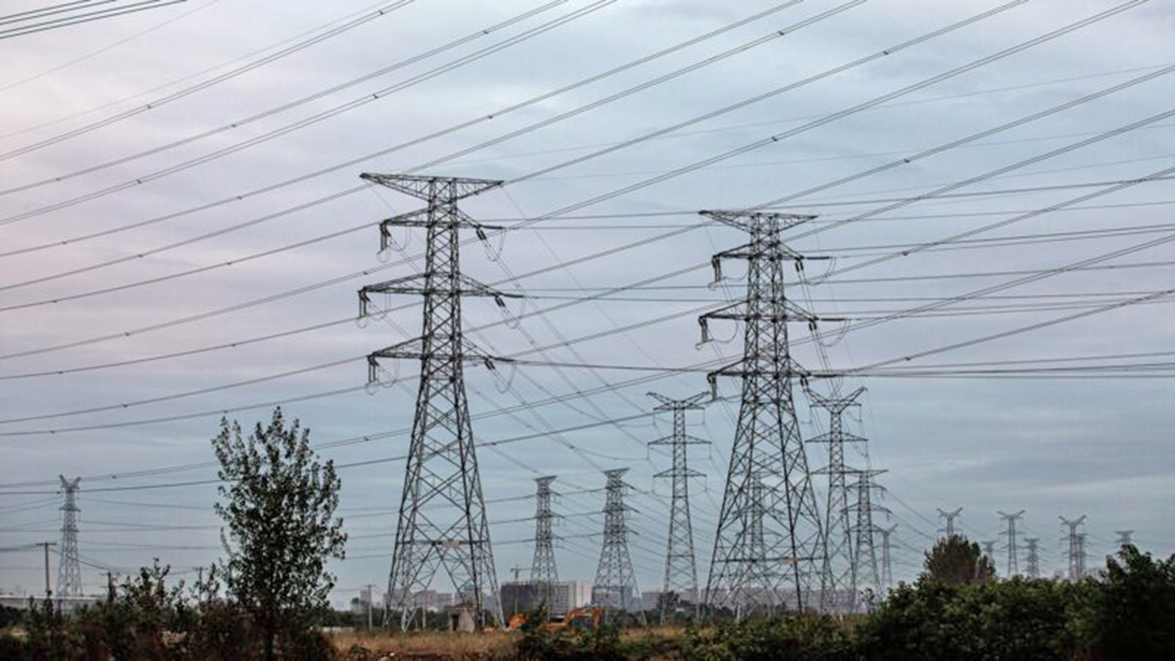 隨著夏季來臨，用電量激增，中國南方電網最高電力負荷日前首次突破2億千瓦。電荒提前到來，南方五省告急。圖為中國武漢電網資料圖。（Getty Images）