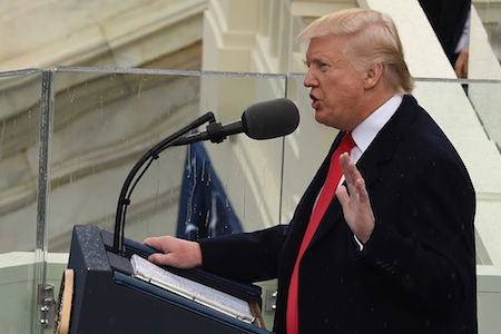 1月20日，特朗普（川普）在就職演說中表示，「根除伊斯蘭國」是他任內主要目標之一。（TIMOTHY A.CLARY/AFP/Getty Images）