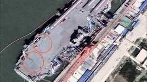 Google Map拍到福建號航母  甲板疑現兩大裂縫