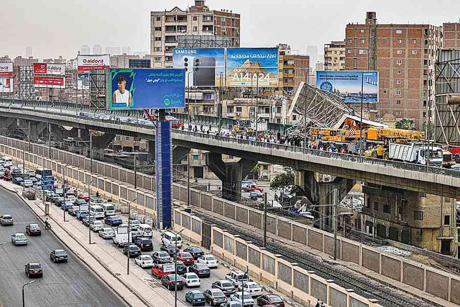 開羅沙塵暴肆虐 強風吹倒陸橋招牌釀1死