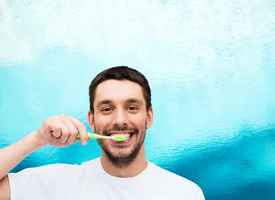 為何每天刷牙還會蛀牙、罹患牙周病？醫師：用對牙刷、牙線是關鍵