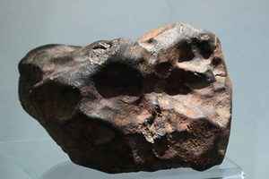 45億年前隕石 墜落德國民宅後院 值21萬美元
