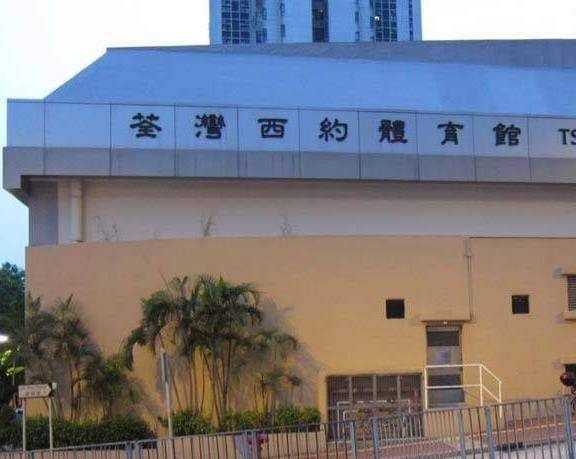 荃灣西約體育館鐵閘倒塌 67歲男清潔工遭壓傷送院救治