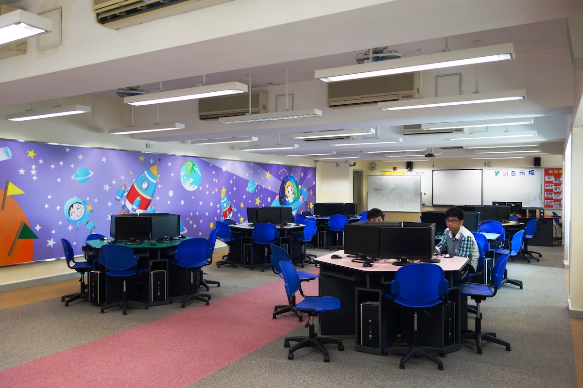 學校電腦室。攝於2014年。（鄺嘉仕提供）