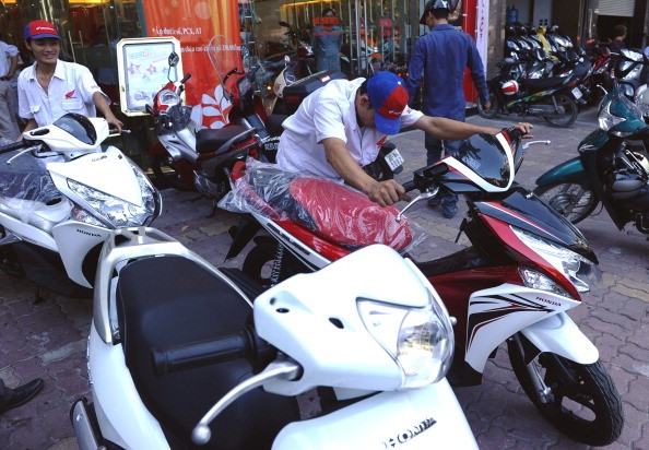 中國摩托車不要牌子 越南騎手卻要面子